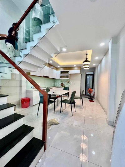 Nhà Đẹp DT250m,2Lầu,4Pn,4Wc,Sân Đậu Ôtô Hẻm xe Tải