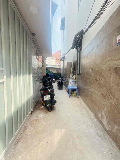 Bến Vân Đồn -Q4-  trệt 2 lầu- 2 Phòng ngủ- 2wc