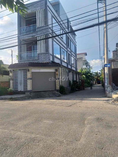 nhà 2mặt tiền KD 1 trệt 2 lầu 1 tum tổng hơn 300m2 sàn có 5p ngủ 5wc