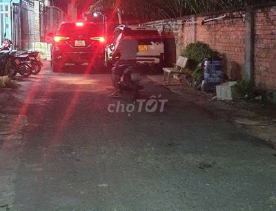 3.95 TỶ  TL– NHÀ HẺM XE HƠI – GIÁP TRUNG TÂM DĨ AN ( 157.4)