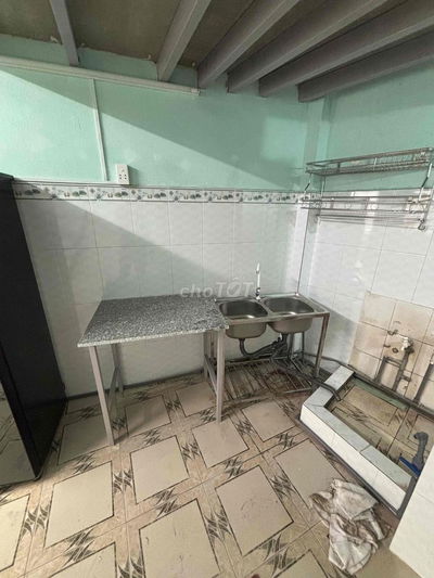 phòng trọ 2 triệu/tháng.. Gần chợ Phú Lâm, có gác lửng