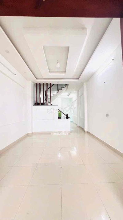 NHÀ GẦN CHỢ CẦU ĐỒNG. TRỆT 2 LẦU 4PN 4WC. SÂN XE HƠI