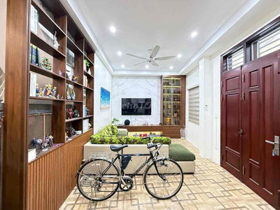 Hoa hậu Hai Bà Trưng ô tô tránh  45m nhỉnh 6 tỷ.