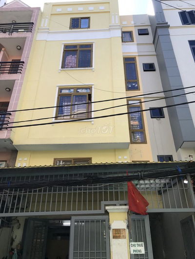 Phòng thoáng sáng lầu 4 thang bộ giá siêu rẻ