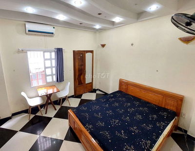 Phòng 25 m2, full nội thất, của sổ ánh nắng, Quận 10, cách UEH 500m