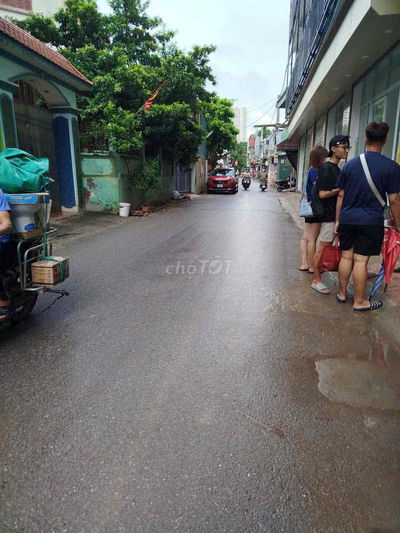 Bán đất phố Quyết Thắng-gần Đh Phenikaa -ô tô đỗ cổng-42m2 chỉ hơn 5ty