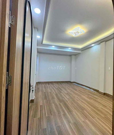 nhà bán mới toạnh đường lạc long quân