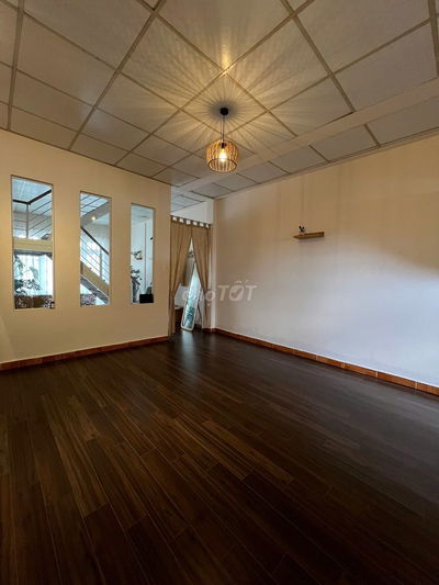 nhà 5,5 tỷ có 1 trệt 1 lầu đường ô tô Ngô Quyền phường 6 Đà Lạt