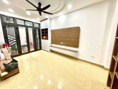 BÁN NHÀ 4 TẦNG DÂN XÂY GẦN 40M² CẠNH CẤP 3 THẠCH BÀN,LONG BIÊN