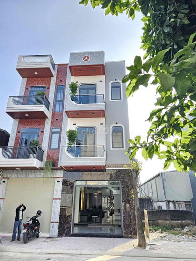 BÁN NHÀ 1 TRỆT 2 LẦU KDC - FULL NT DỌN VÀO Ở NGAY ĐƯỜNG 12M- GẦN ĐT743