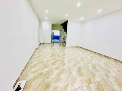 cho thuê tầng trệt 5x23m 12tr có wc riêng, máy lạnh