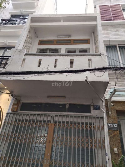 Nhà hẻm Q3 thông ra đường trung tâm TP