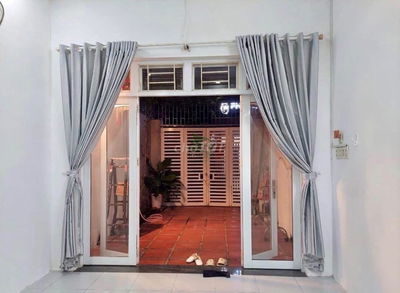 CHO THUÊ NHÀ 2 PHÒNG NGỦ CÓ SÂN HẺM NGUYỄN THỊ MINH KHAI GIÁ 10 TRIỆU