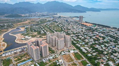 Gia đình cần bán đất kẹp Công viên rộng 10m