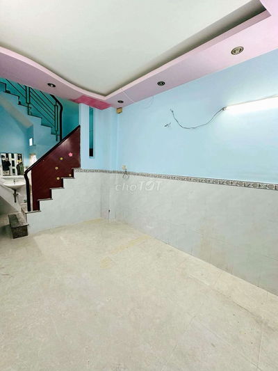 Cho thuê nhà nguyên căn bình trị đông,bình tân
Dt:3×7 gồm 1 trệt 2 lầu