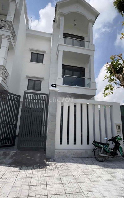 Nhà Cho Thuê Ngay Cổng Vinhomes 6PN 7WC Phước Thiện 30triệu