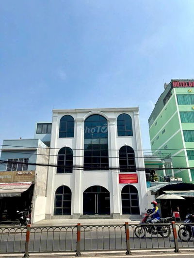 TOÀ NHÀ MT QUANG TRUNG 10M X 40M TRỆT 2LẦU TRỐNG SUỐT