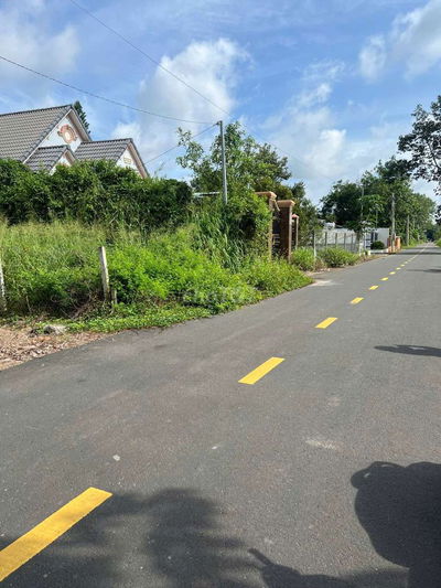 425M2 SÁT BÊN CHỢ,TRƯỜNG HỌC, XUNG QUANH HÀNG SỚM ĐÔNG KÍN