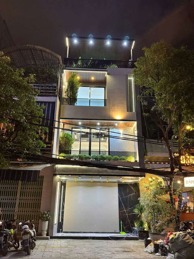 Nhà Mặt Tiền Nguyễn Tri Phương 10.5m. Full NT+ Thang máy,sát sân bay