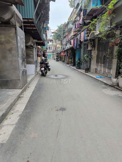 Nguyễn Khánh Toàn, 4 tỷ95, 3 ngủ, 3 thoáng, tầng 3, dân trí cao ở luôn