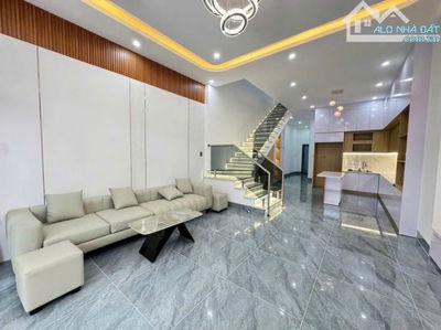 Bán căn nhà Dương Quảng Hàm, Gò Vấp. Giá: 2 tỷ 439tr, sổ riêng, kết cấu 1 trệt 1 lầu