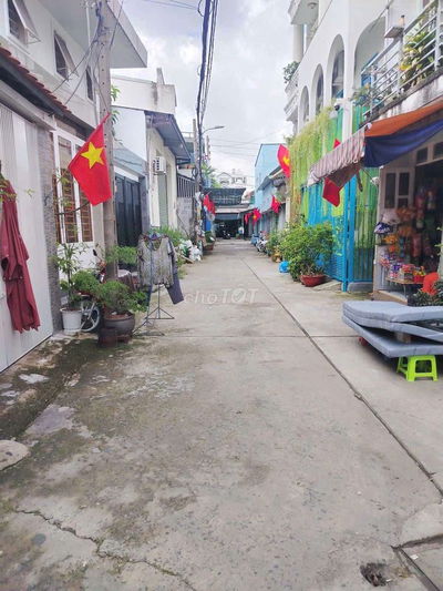 GẤP BÁN GIẢM SÂU, NHÀ 3 TẦNG, GIÁ 5.3TỶ, 4X13 ĐƯỜNG TRƯỚC NHÀ 6M THÔNG