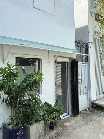 Nhà trọ 24 m2 hẻm 2 xe hơi vào được 211 Nguyễn Xí