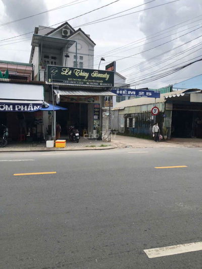 Cho thuê nhà trệt gác 2phong 1 máy lamh