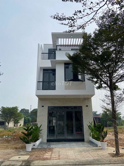 Nhà 3 tầng 3PN,3WC - Thới Hòa,Bến Cát - Hồ bơi,trường học - Giá 1,95tỷ