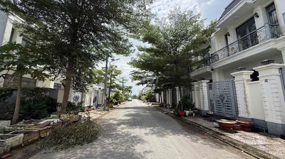 CHỦ CẮT LỖ 500 TRIỆU BÁN GẤP CĂN NHÀ 2 TẦNG ĐƯỜNG NHỰA NẰM TRONG KHU D