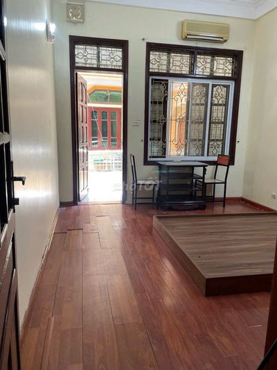 Cho thuê phòng ngõ 168 Hào Nam - Cát Linh, ô tô đỗ cửa, giá 3,9 tr/th