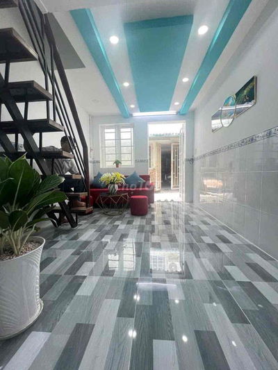 nhà ngay CD điện lực. đường hà huy giáp. 1 lầu . coi sổ chinh