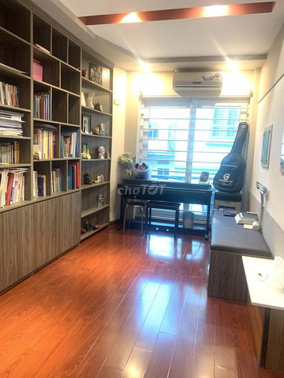 Chính chủ bán nhà Nguyễn Đình Hoàn, Cầu Giấy, đẹp ở luôn, 45m,12 tỷ