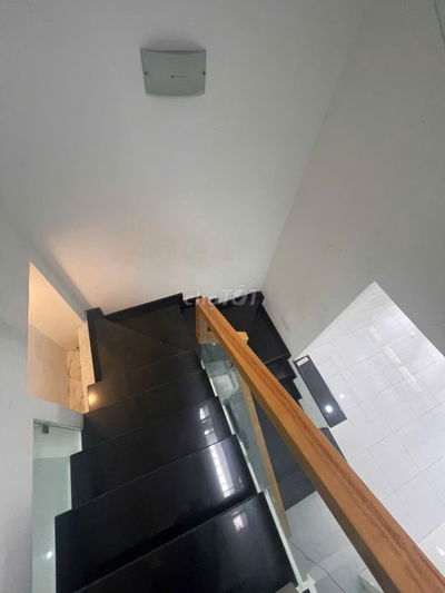 Cho Thuê Nhà đường Thoại Ngọc Hầu : 4 x 13 Đúc 3 tấm có sân thượng :