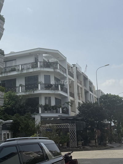 GIẢM 2 tỷ. Bán nhà mặt tiền 4 tầng,(5m x 20m), đường Phạm Hùng, Quận 8