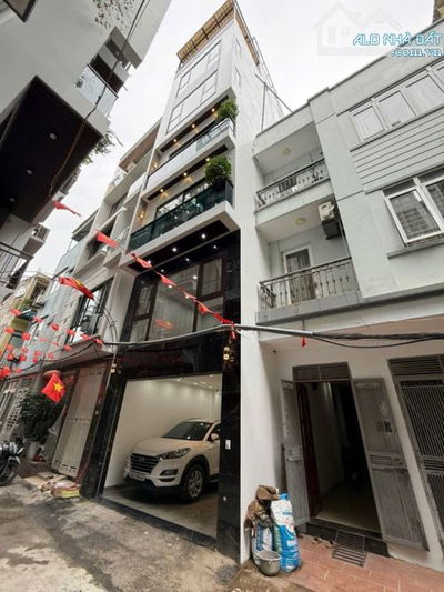 Nhà mới 8 tầng thang máy, gần vườn hoa Ngọc Lâm, đường trước nhà vỉa hè ô tô tránh