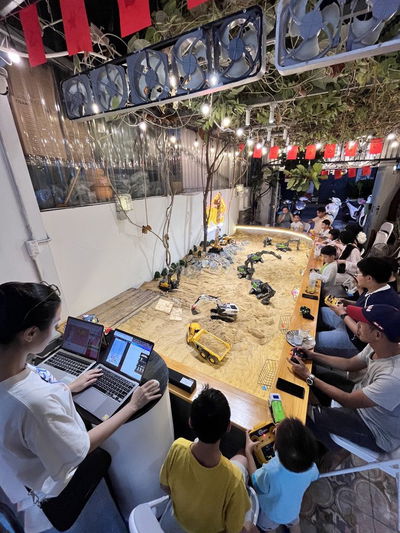 SANG NHƯỢNG MÔ HÌNH QUÁN CÀ PHÊ XE ĐIỀU KHIỂN