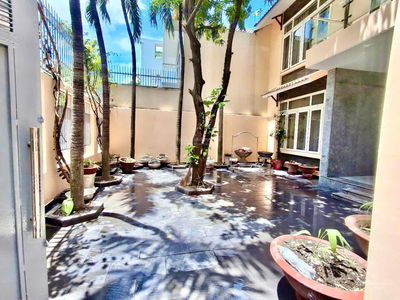 Vị trí vàng! Chính chủ cho thuê biệt thự sân vườn hẻm xe tải 8m - 204m², ở hay kinh doanh đều được
