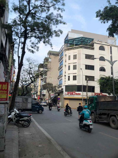 KHU TAM GIÁC VÀNG - 7 TẦNG THANG MÁY - MỘT BƯỚC RA PHỐ - FULL ĐỒ Ở LUÔ