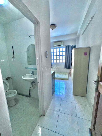 Cho thuê studio cửa sổ thoáng nằm ngay khu ăn uống Vạn Kiếp, PXL