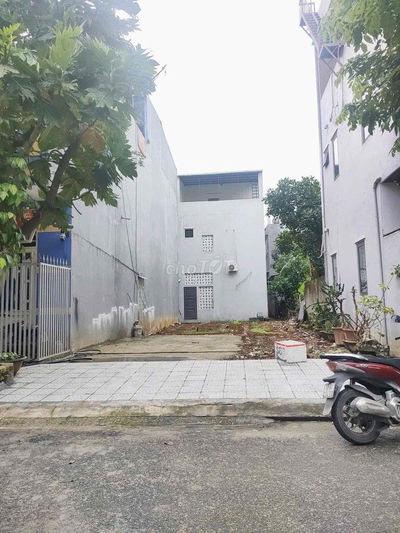 BÁN LÔ ĐẤT KẸP CỐNG BÊN HÔNG MT PHONG BẮC 5 - CẨM LỆ