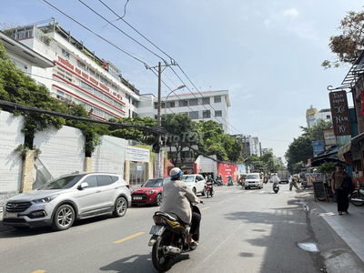 THỬA ĐẤT 4.5m x 15m, SỔ VUÔNG A4. NGAY SAU ĐH NGOẠI THƯƠNG. P.25 BT