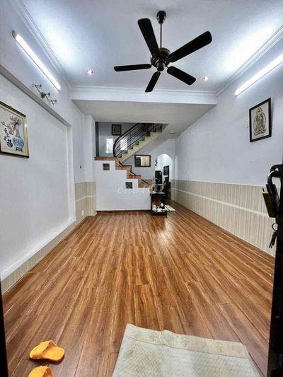 Nhà 6x12 2 lầu 3 phòng, Đường Tỉnh Lộ 10, Có Nội Thất