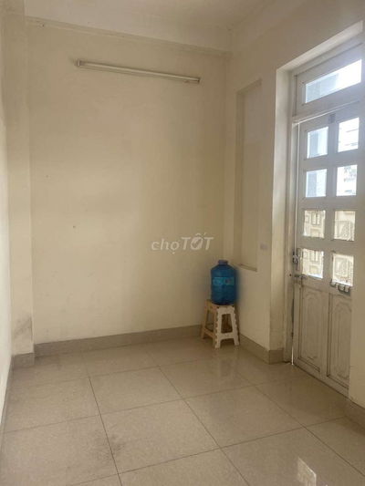 Phòng Cho Thuê ngay Mặt Tiền, có ban công cửa sổ, toilet trong phòng