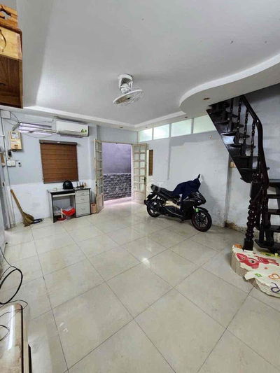 8triệu/ tháng nguyên căn 3phòng /1 wc. ngay Q.10