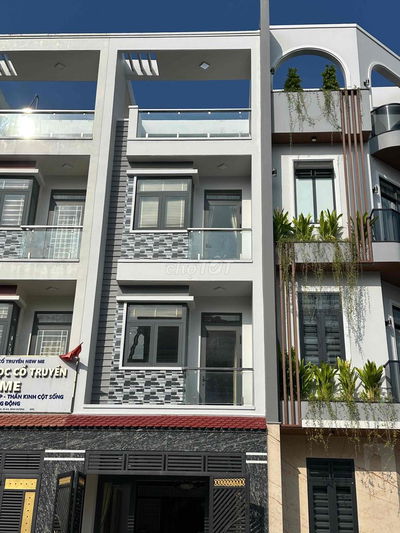 Hiếm! Nhà hoàn công gần QL1K – Gara ô tô 7 chỗ – 5 P. ngủ – Đường 13m