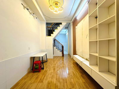 NHÀ 4 TẦNG, 5 PN, GẦN MẶT TIỀN XVNT  ngay Hàng Xanh gần Cầu Thị Nghè