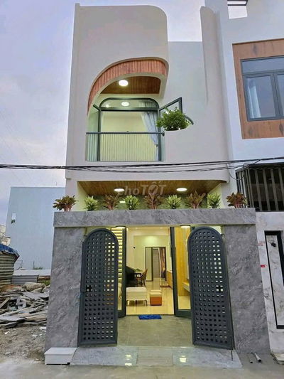 878trieu sở hữu ngay căn nhà mặt phố , sổ hồng riêng , khu vực tpHCM