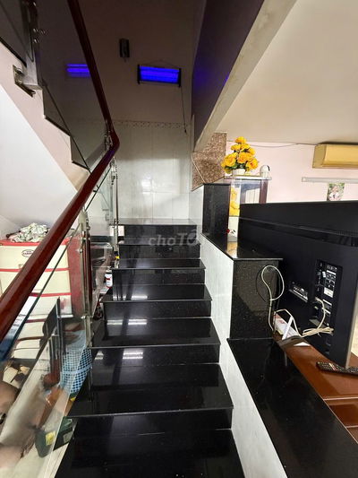 NHÀ (4.5X15) MỚI ĐẸP - VÔ Ở LIỀN ĐƯỜNG BÀ HOM