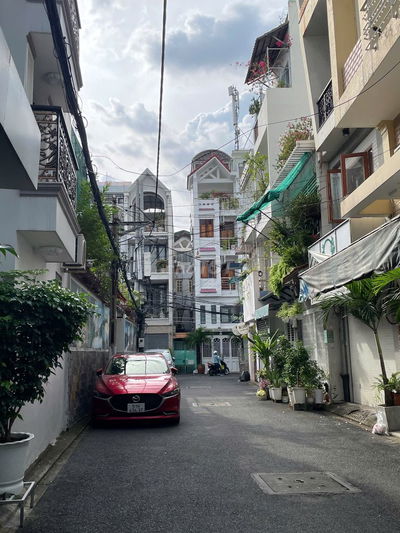 Cho thuê nhà HXH 6m Huỳnh Văn Bánh 3.7x12m 3 lầu giá 22 triệu